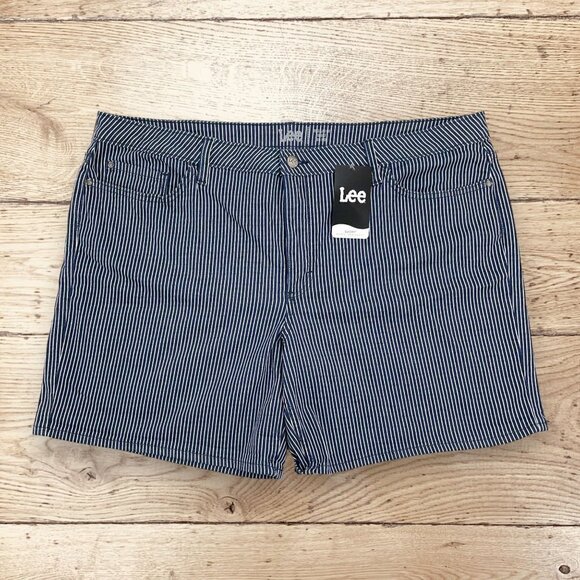 NEW Lee SIZE 22 (44x7") Navy Railroad Stripe Stretch Midrise Regular Fit Shorts - Picture 1 of 6